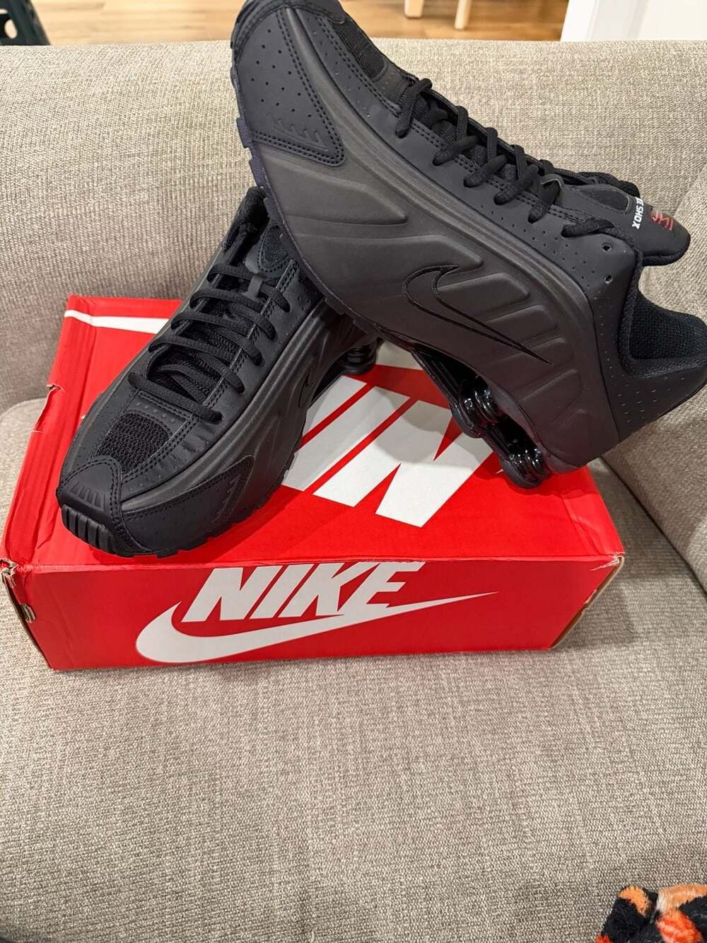 Nike Shox R4 Black Max  size 11.5m